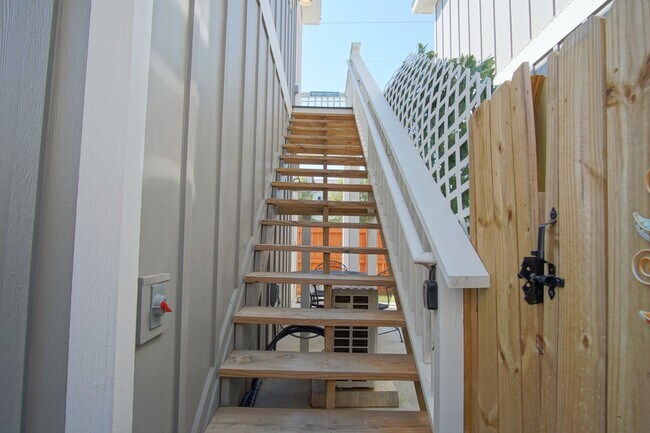 Building Photo - FURNISHED/or unfurnished 1 bedroom 1 bathr...