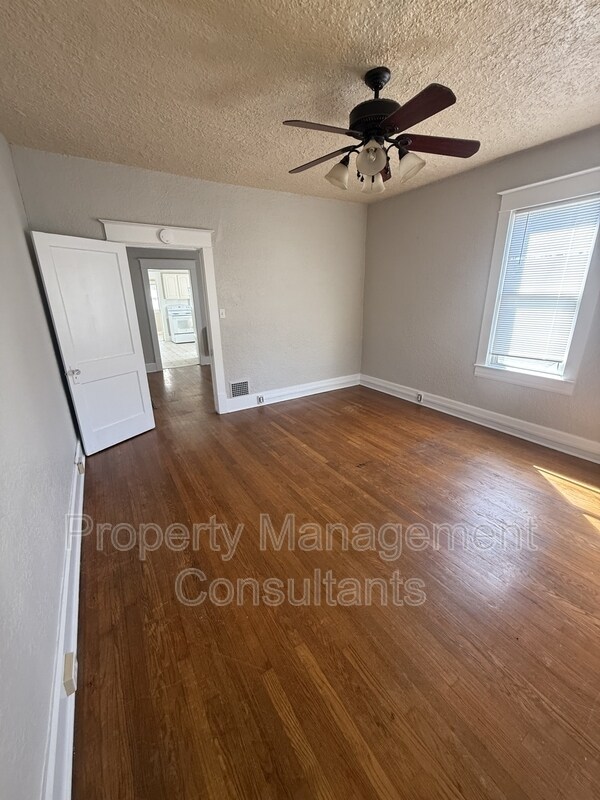 Foto del edificio - 1014 E 1st St