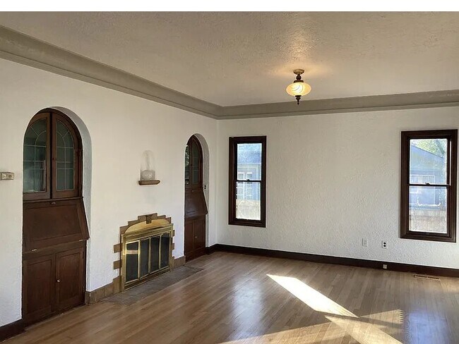 Foto del edificio - 470 W Broadway