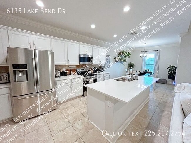 Building Photo - 6135 Lake Bend Dr.-