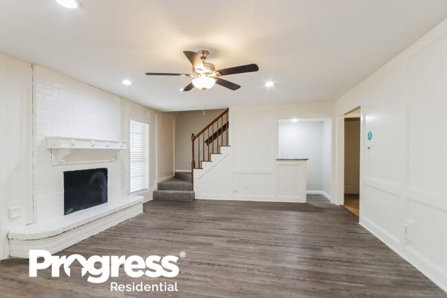 Foto del edificio - 5618 Forest Timbers Dr