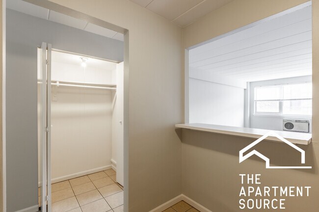 Building Photo - 6821 N Sheridan Rd