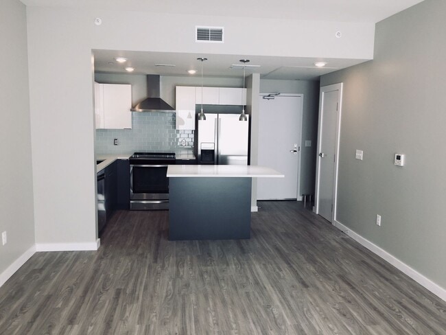 Foto del edificio - Rare Living Opening at Talbach Condominiums