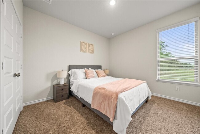 Foto del edificio - 3208 Long Rope Ln