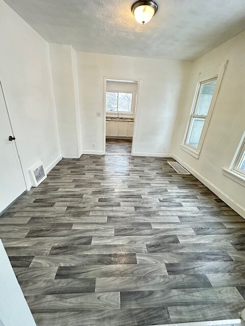 Building Photo - 703 W 18th St