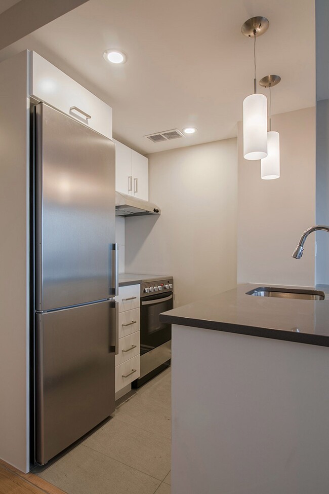 Building Photo - 3460 Rue Durocher