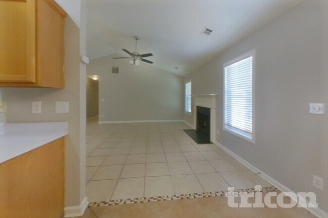 Foto del edificio - 923 Laurel Green Ln NE