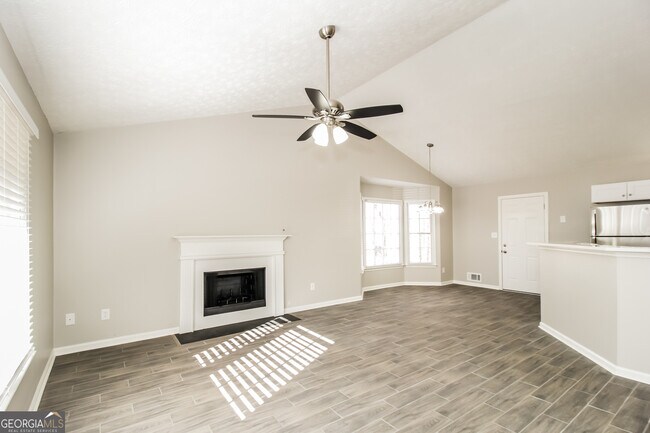 Building Photo - 585 Nottingham Dr