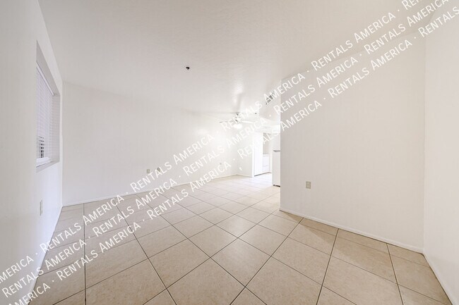 Foto del edificio - 12221 W Bell Rd