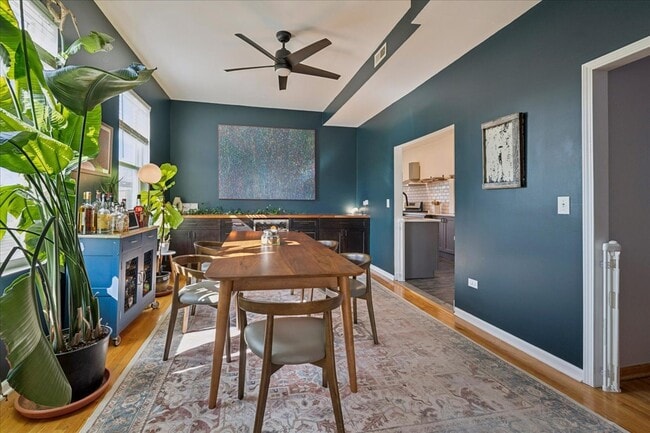 Building Photo - 3024 N Sawyer Ave