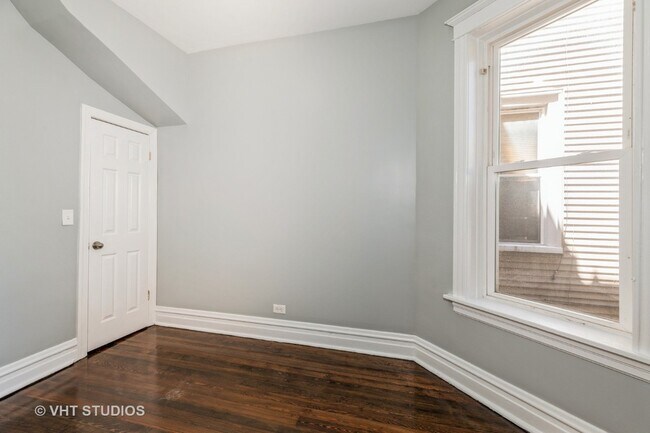 Foto del edificio - 5621 S Justine St