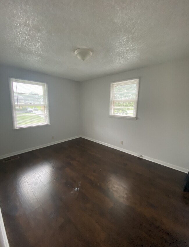 Building Photo - 750 McPherson Dr