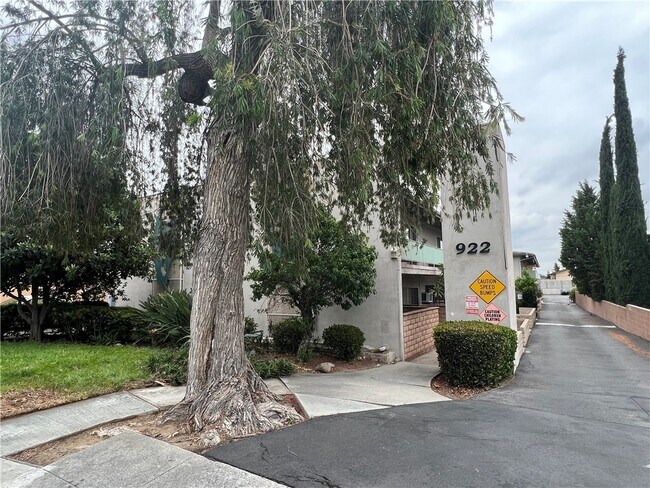 Foto del edificio - 922 W Duarte Rd