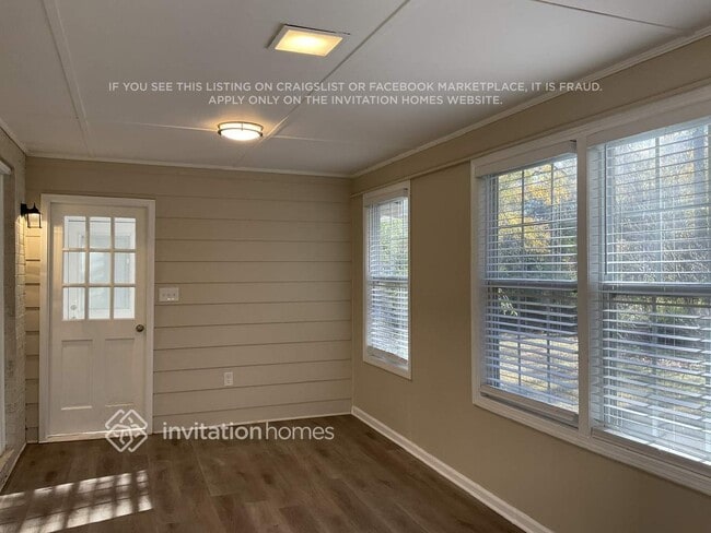 Building Photo - 8837 Elma St