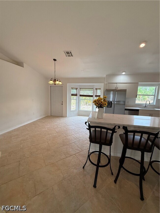 Foto del edificio - 1371 14th Ave NE