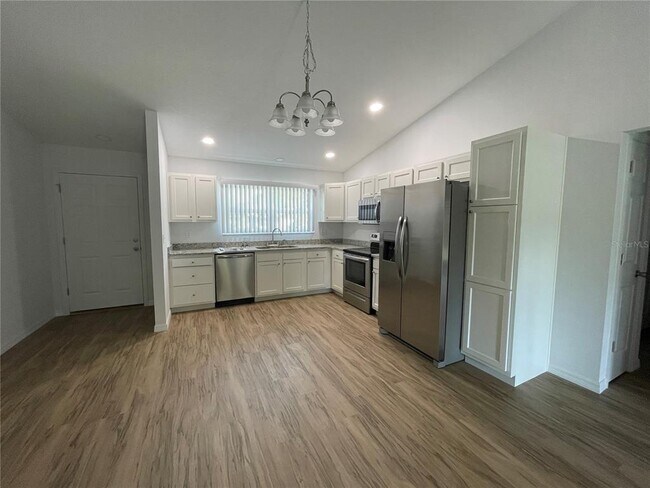 Foto del edificio - 321 Daisy Ln