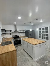 Building Photo - 547 Dulin St