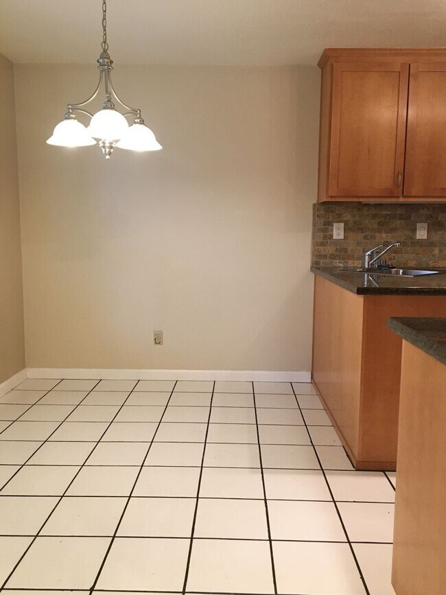 Foto del edificio - Charming 2 Bed 2 Bath Condo in Downtown Sa...