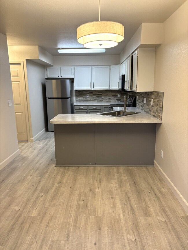 Building Photo - 927 Parker Dr