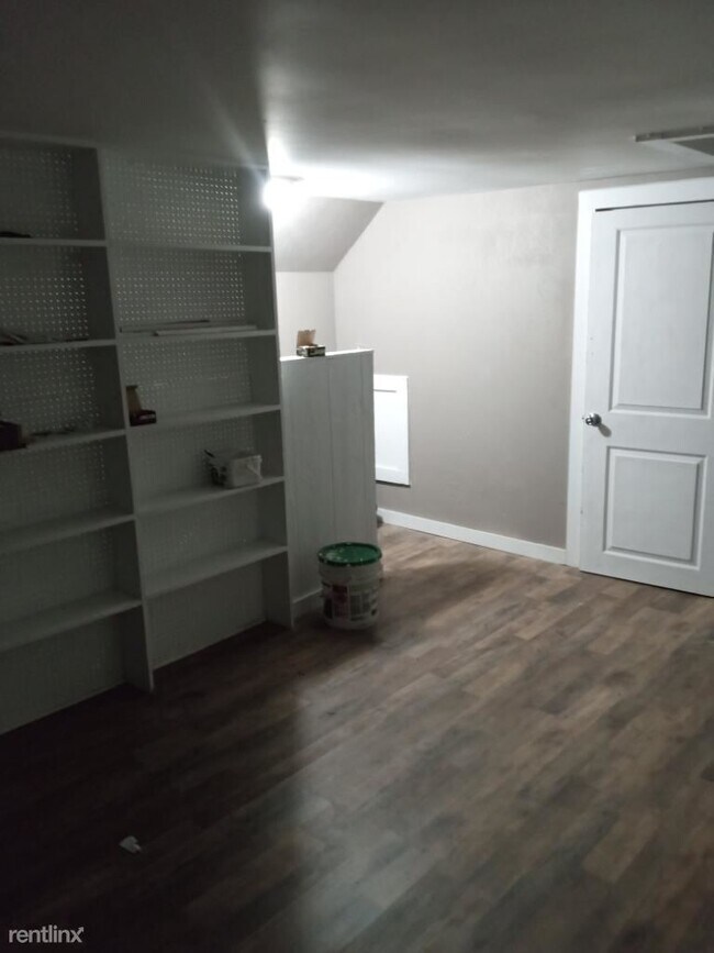 Building Photo - 2 br, 1 bath House - 963 Oak Street