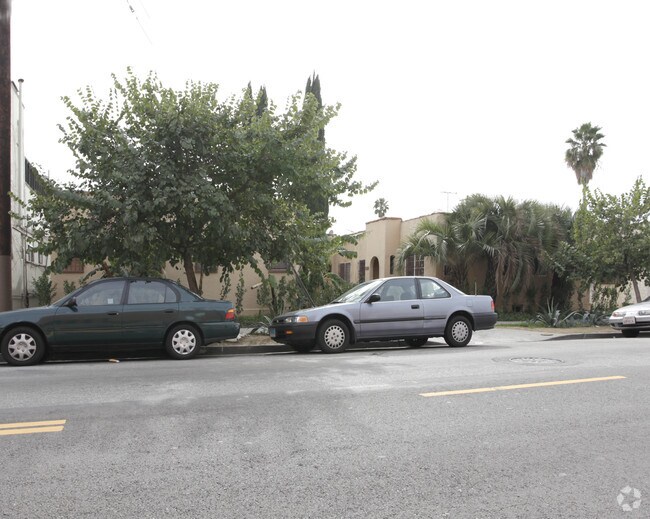 Foto del edificio - 5704 Fountain Ave