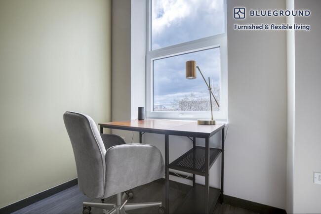 Foto del edificio - 150 N Ashland Ave