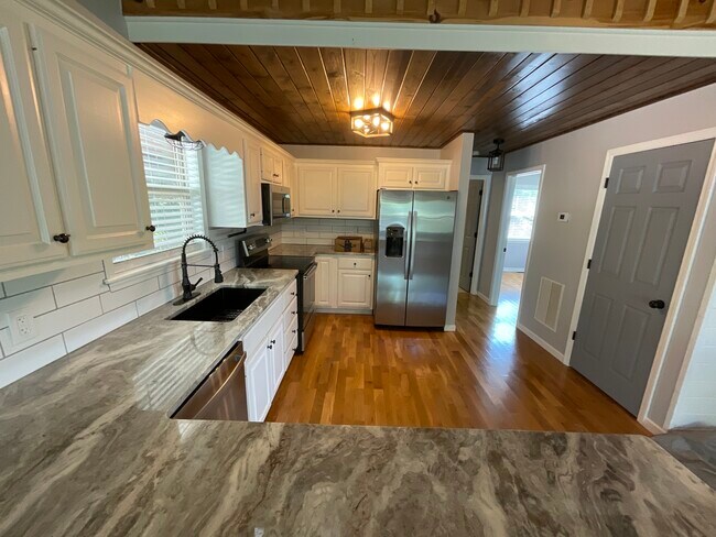 Building Photo - 338 Brookhaven Dr