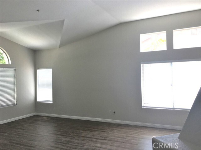 Foto del edificio - 6742 Regal Oaks Rd
