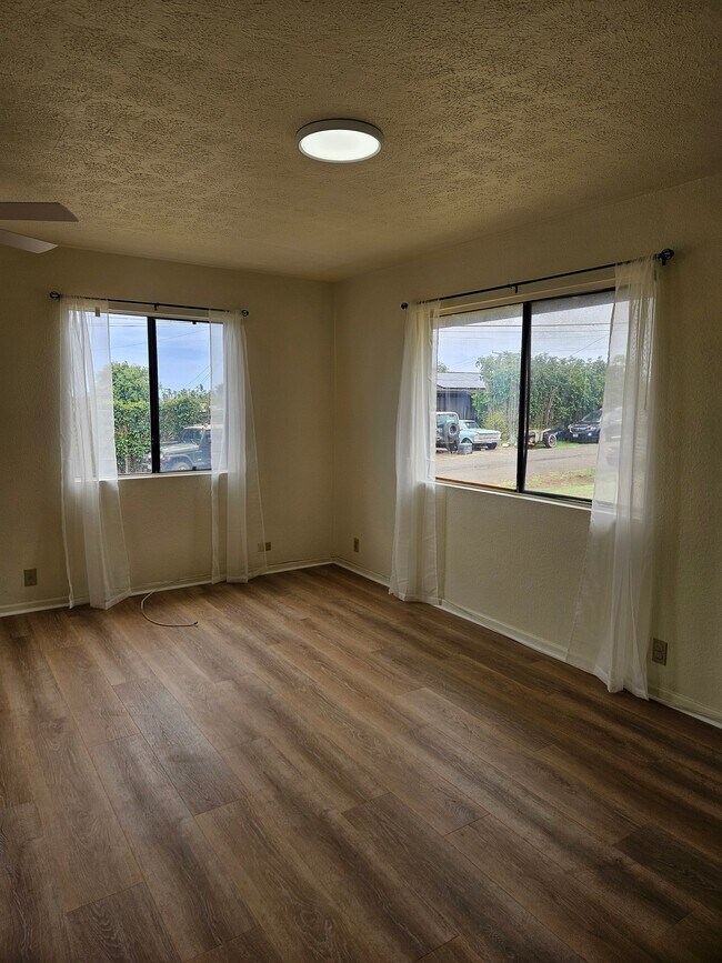 Building Photo - 133 Hanalani St