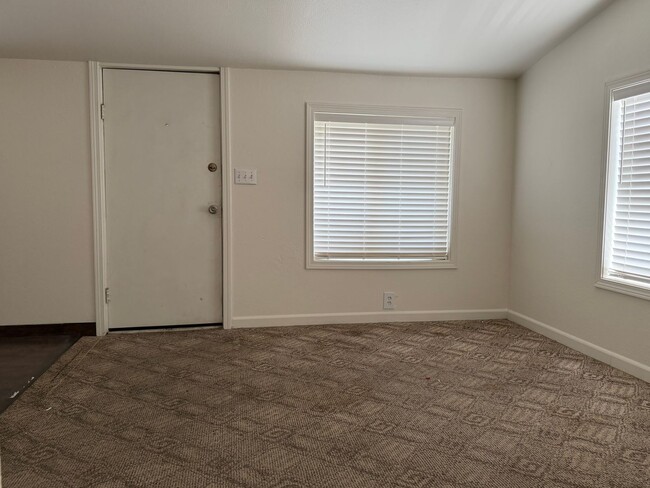 Building Photo - 2032 NE Oswego Ave
