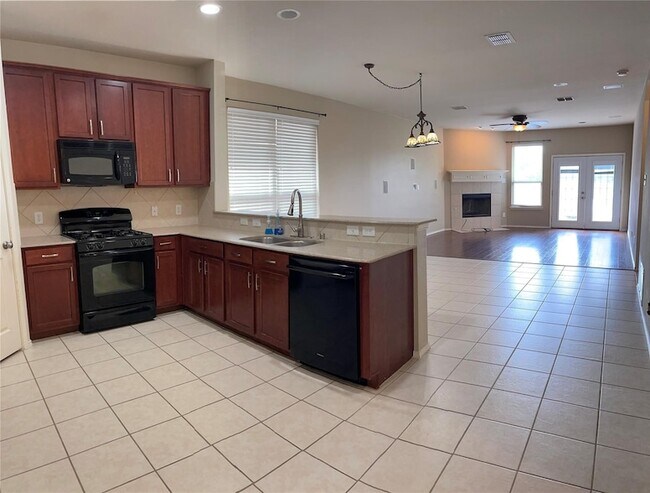 Foto del edificio - 5733 Pebble Ridge Dr
