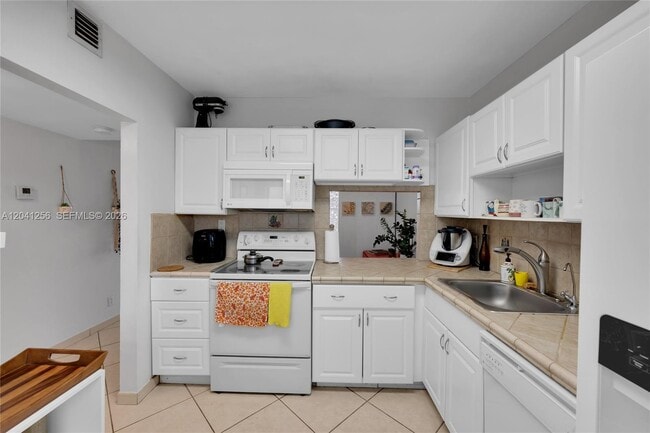 Building Photo - 3199 S Ocean Dr