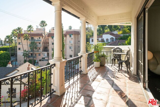 Foto del edificio - 6239 Holly Mont Dr