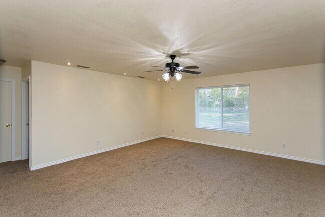 Foto del edificio - Spacious 2 Bedroom Home!