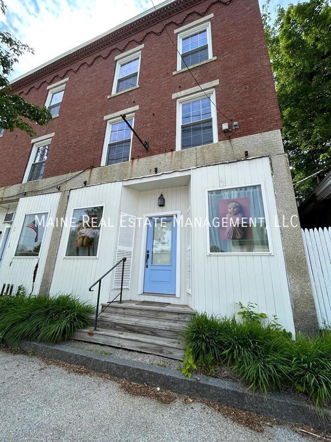 Building Photo - 115 Main St
