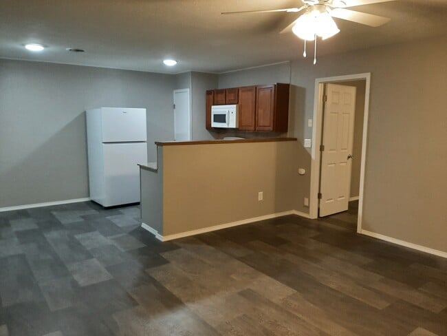 Building Photo - 2 S West St