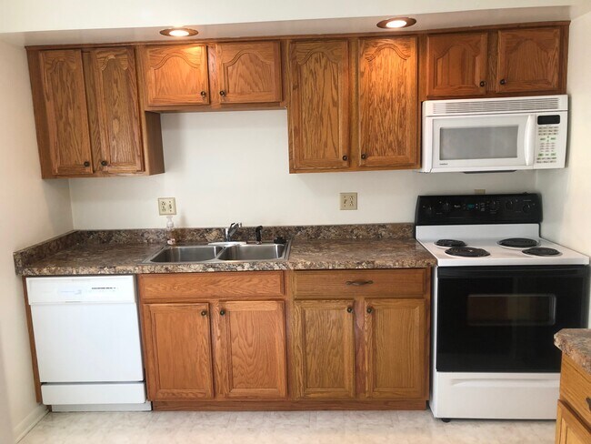 kitchen - 63 Willowick Dr