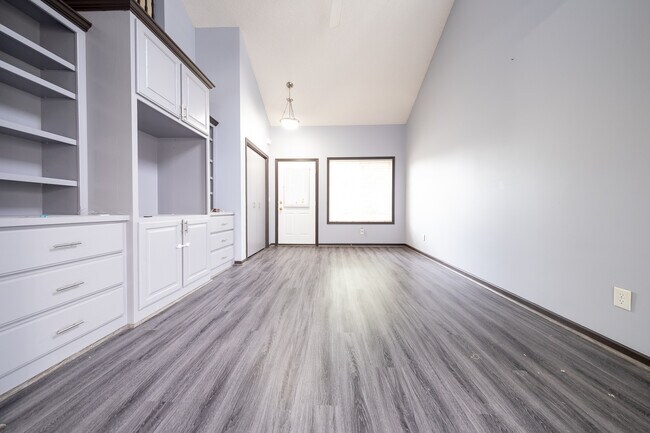 Building Photo - 17032 Eagleview Ln