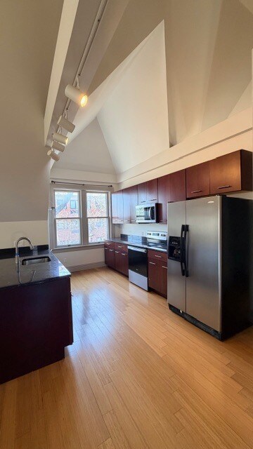 Upgraded kitchen - 4400 Laclede Ave