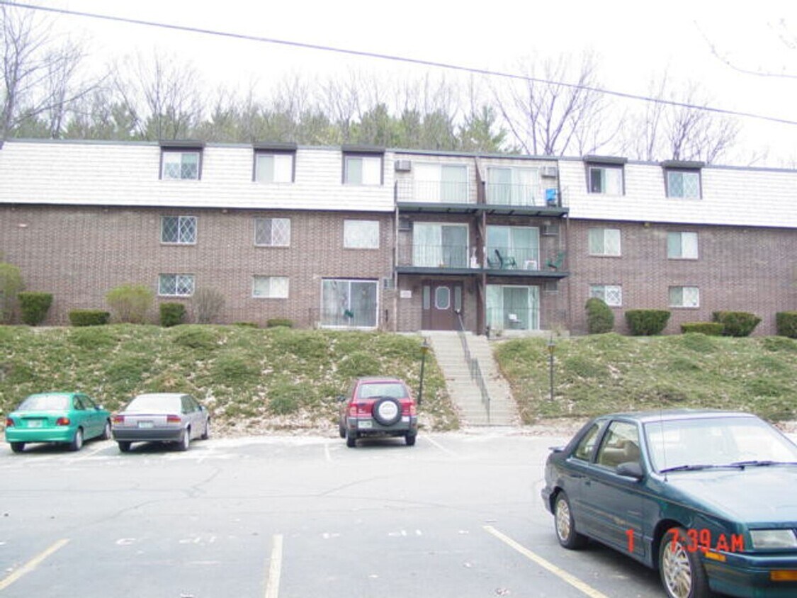 Building Photo - 2 Pembroke Dr