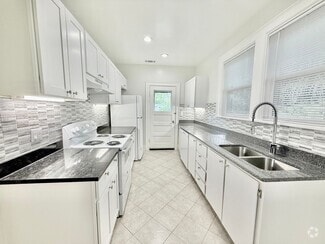 Building Photo - 507 E 51st St
