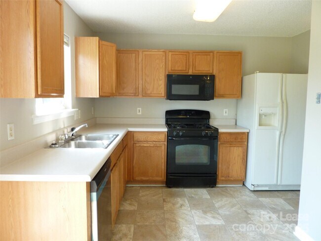 Building Photo - 8841 Laurel Run Dr
