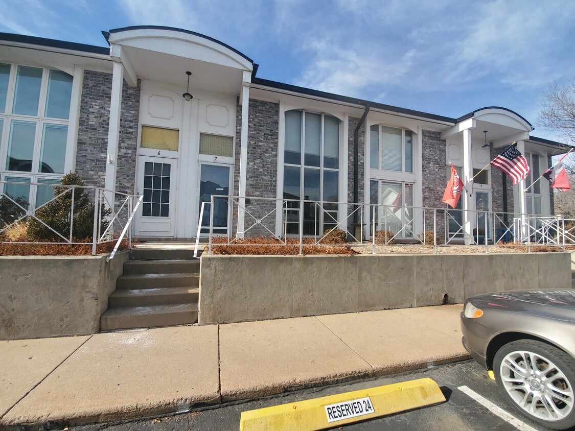 725 W Stackman Dr, Wichita, KS 67203 Condo for Rent in Wichita, KS