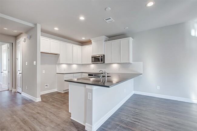 Building Photo - 11014 Cres Light Way
