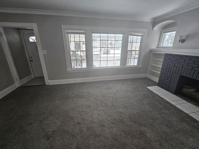 Building Photo - 931 Helmsdale Rd