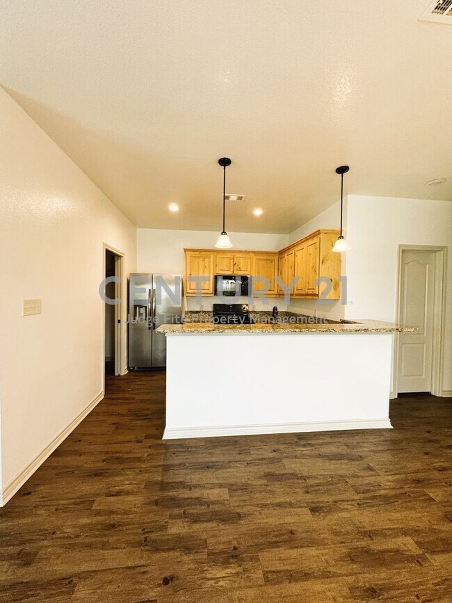 Building Photo - Beautiful 2/2/1 in Kemp For Rent!
