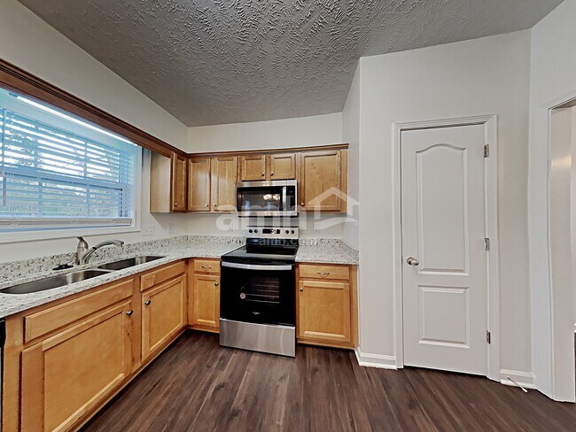 Building Photo - 2037 Aberdeen Cir
