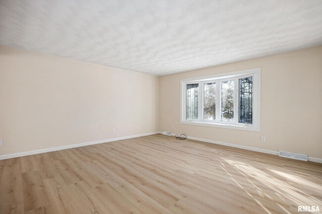 Building Photo - 7414 N Parliament Pl