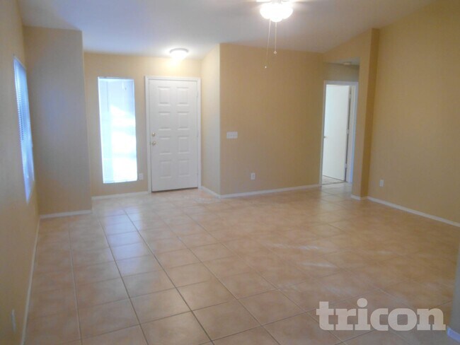 Foto del edificio - 3628 W Firehawk Dr