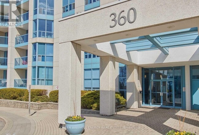 Building Photo - 360-360 Watson St W